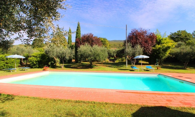 Cortona Apartment | Lovely apartment for 4 guests with WIFI, pool, TV and parking