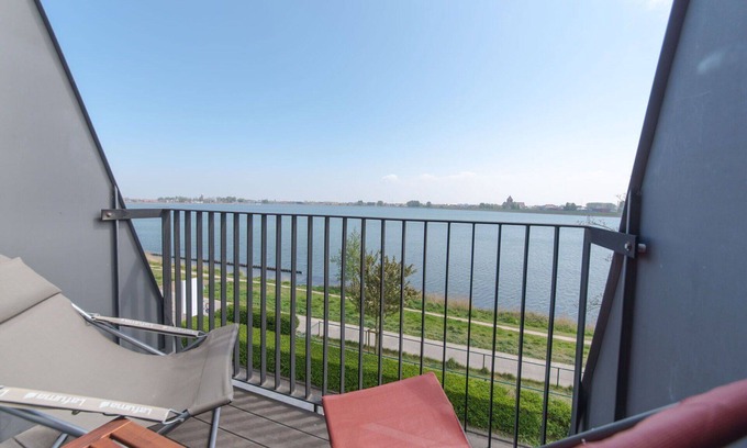 Ostend Apartment | Lovely apartment for 5 guests with WIFI, TV and terrace