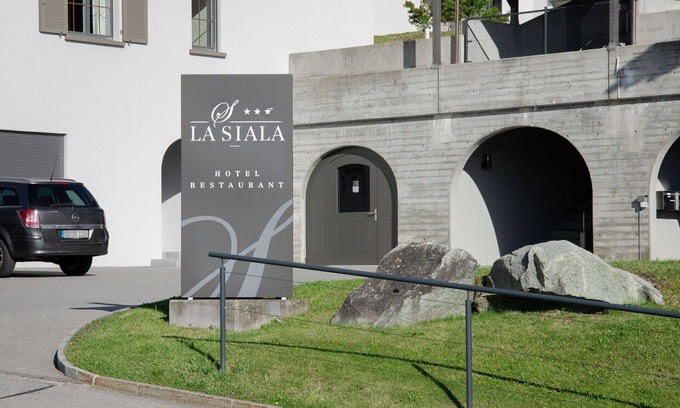 Falera Apartment | Lovely apartment for 5 people with pool, WIFI, TV, balcony and panoramic view