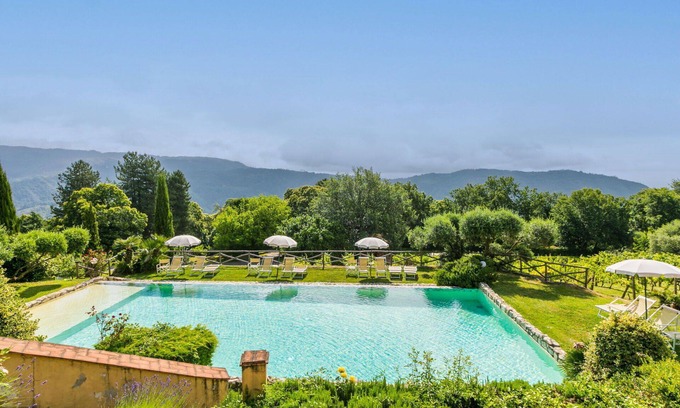Pescia Apartment | Lovely apartment for 5 guests with WIFI, pool, TV and patio