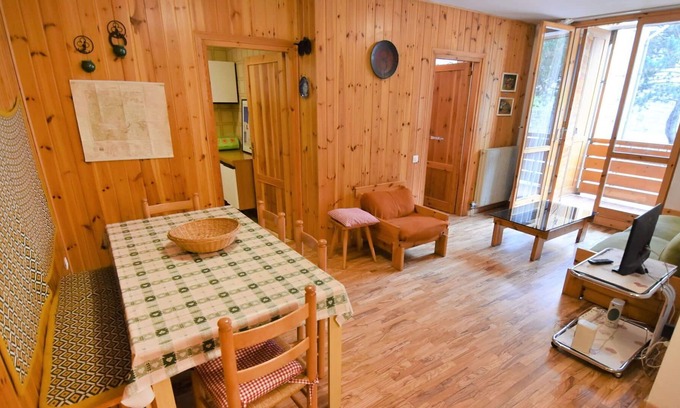 Alba Apartment | Lovely apartment for 6 guests with TV, balcony, pets allowed and parking