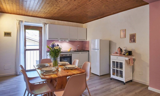 Claino Con Osteno Apartment | Lovely apartment for 6 people with WIFI, TV and pets allowed