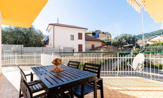 Taggia Apartment | Lovely apartment for 6 people with WIFI, balcony and pets allowed