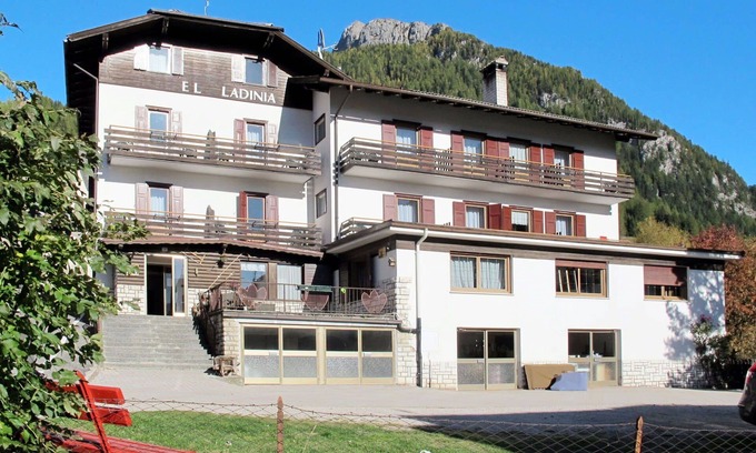 Moena Apartment | Lovely apartment for 7 people with WIFI, TV, patio, pets allowed and parking