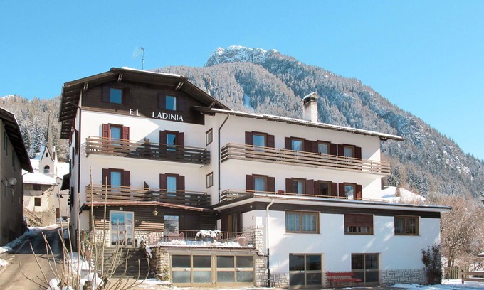 Moena Apartment | Lovely apartment for 7 guests with WIFI, TV, patio and pets allowed
