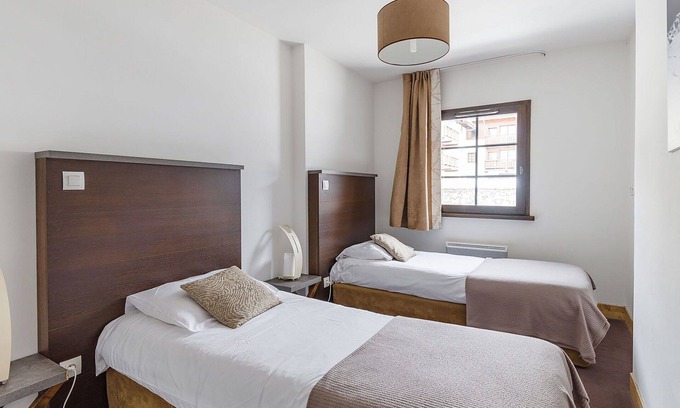 Les Gets Apartment | Lovely apartment for 8 people with WIFI, pool, TV, terrace and pets allowed