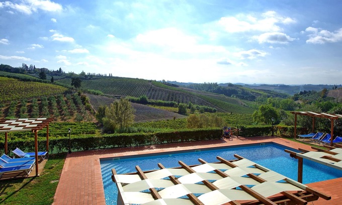 Certaldo Apartment | Lovely apartment for 4 people with pool, WIFI, A/C, TV and panoramic view, close to San Gimignano