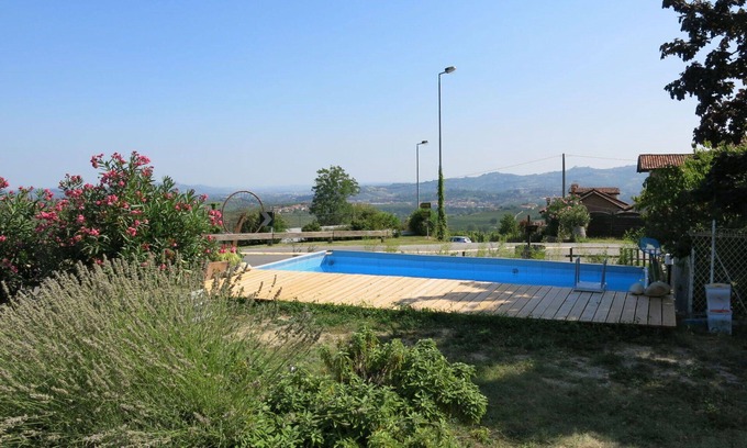 La Morra Apartment | Lovely apartment for 2 people with WIFI, pool, TV, patio and pets allowed