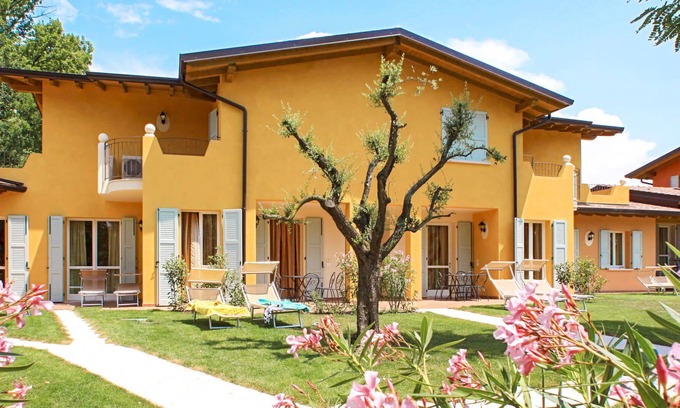 Crociale Apartment | Lovely apartment for 6 guests with WIFI, pool, A/C, TV, balcony, pets allowed and parking