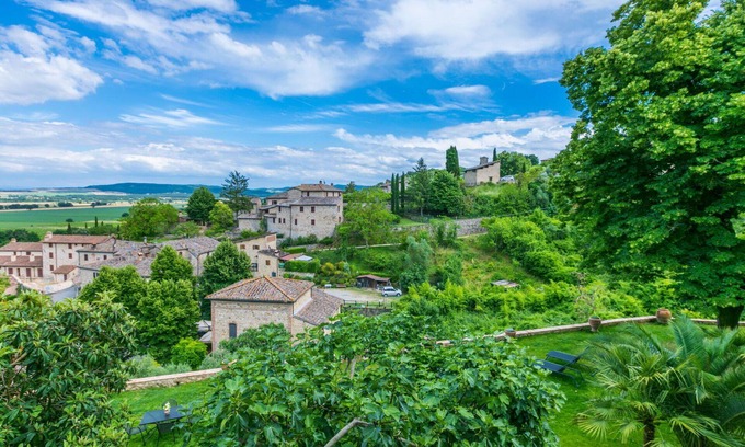 Stigliano Apartment | Lovely apartment for 4 people with WIFI, TV, patio, pets allowed, panoramic view and parking