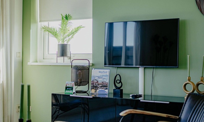 Uitgeest Apartment | Lovely apartment for 4 guests with WIFI, TV, terrace and pets allowed