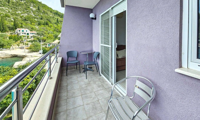 Blace Apartment | Lovely apartment for 3 people with WIFI, A/C, balcony, pets allowed and parking
