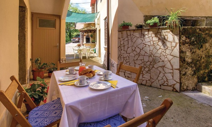 Bregi Apartment | Lovely apartment in Bregi with WiFi