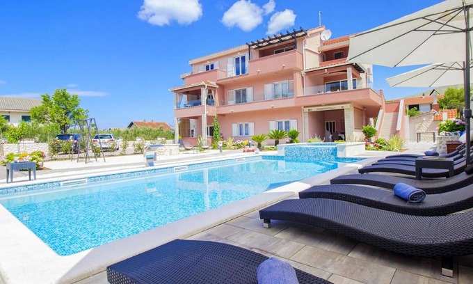 Grebastica Apartment | Lovely apartment in Grebastica