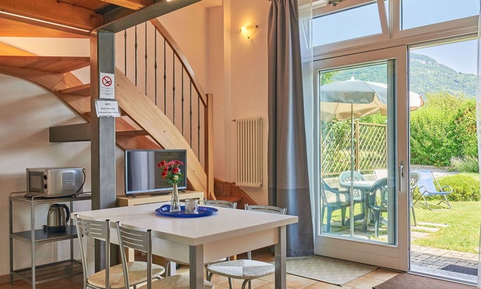 Dongo House | Lovely apartment in villa for 4 guests with WIFI, A/C, TV, patio and pets allowed