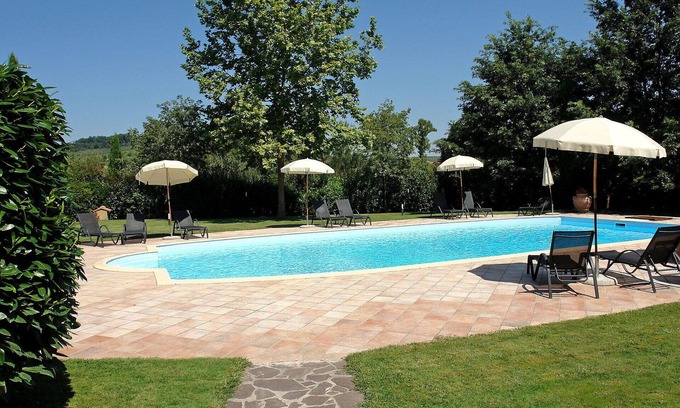 Poggiarello Villa | Lovely apartment in villa with pool, WIFI, TV, terrace and pets allowed, close to San Gimignano