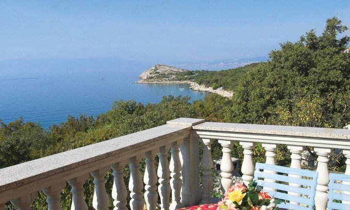 Municipality of Omisalj Apartment | Lovely apartment in Malinska with WiFi