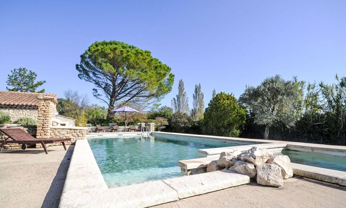 Velleron House | Lovely apartment in villa for 4 people with WIFI, pool, TV and terrace