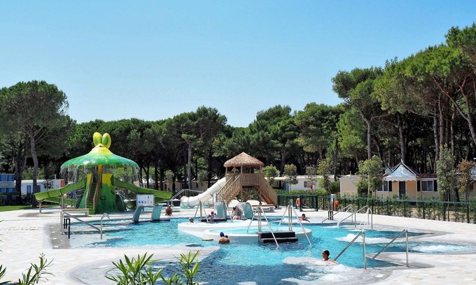 Cavallino-Treporti House | Lovely apartment in villa for 4 people with WIFI, A/C, pool, TV and terrace