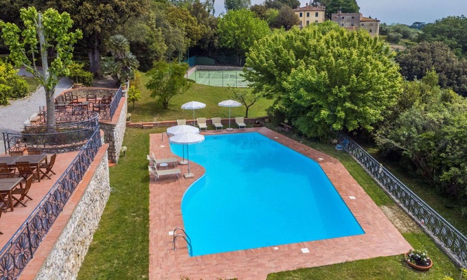 Crespina Villa | Lovely apartment in villa for 18 people with private pool, WIFI, TV, terrace and pets allowed