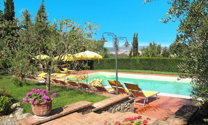 Lajatico Villa | Lovely apartment in villa for 2 guests with WIFI, pool, TV and patio