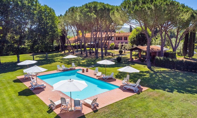 Suvereto Villa | Lovely apartment in villa for 4 people with A/C, WIFI, pool, TV and terrace