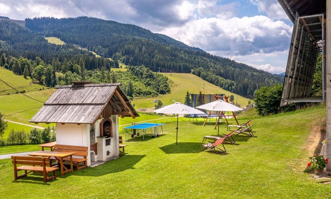 Arriach Villa | Lovely apartment in villa for 9 guests with WIFI, TV and patio