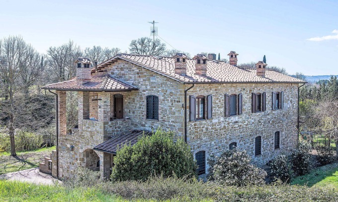 Lidarno Villa | Lovely apartment in villa for 6 guests with WIFI, pool, TV, patio and pets allowed
