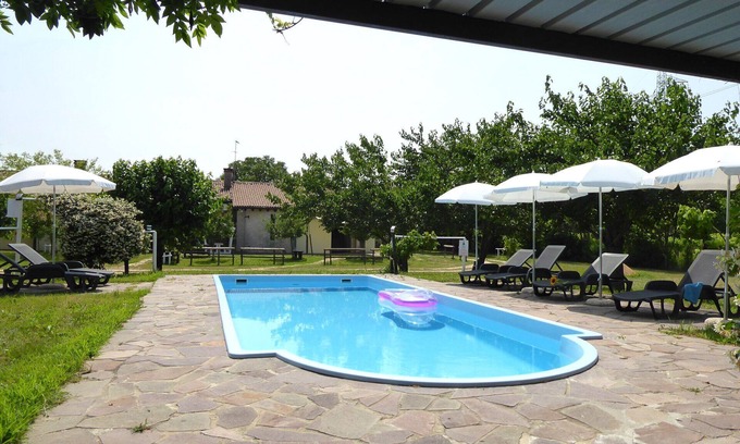 Silea House | Lovely apartment in villa for 4 people with pool, A/C, WIFI and patio