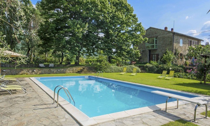 Rufina Villa | Lovely apartment in villa for 4 guests with pool, WIFI, terrace and pets allowed
