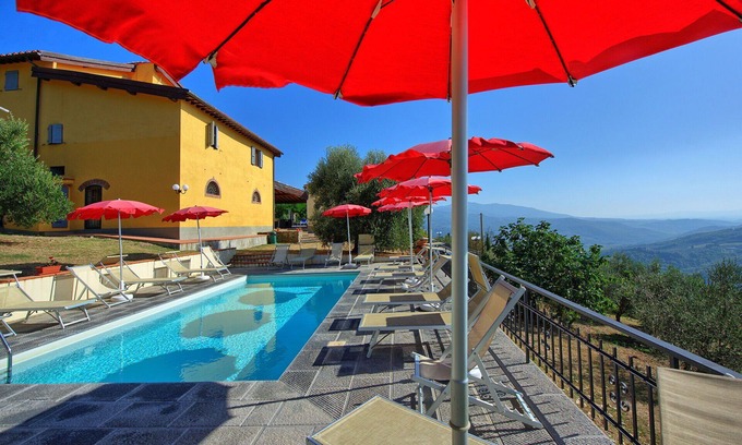 Montebonello Villa | Lovely apartment in villa for 4 guests with A/C, pool, WIFI, TV, patio, pets allowed and parking
