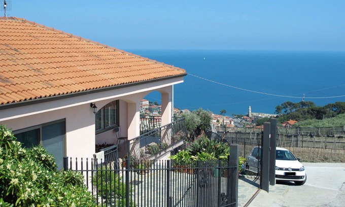Pantai Apartment | Lovely apartment for 7 guests with TV and terrace