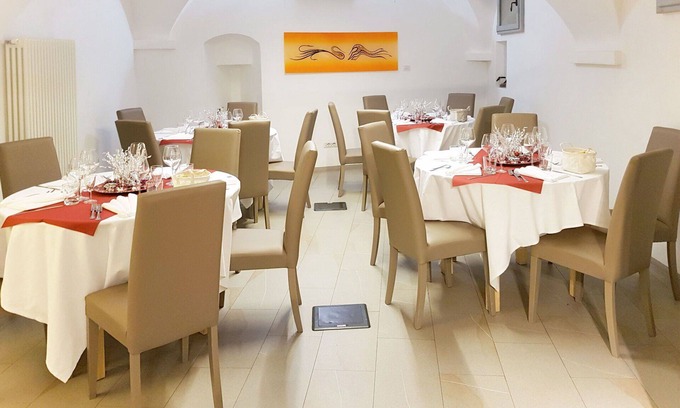 Finalborgo Apartment | Lovely apartment for 2 people with WIFI, A/C, TV, balcony, pets allowed and parking