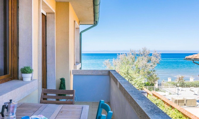 San Vincenzo Apartment | Lovely apartment for 6 people with A/C, WIFI, TV and balcony