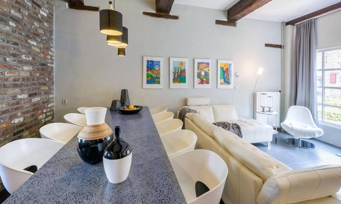 Mesch Apartment | Lovely Apartment in Mesch with Parking