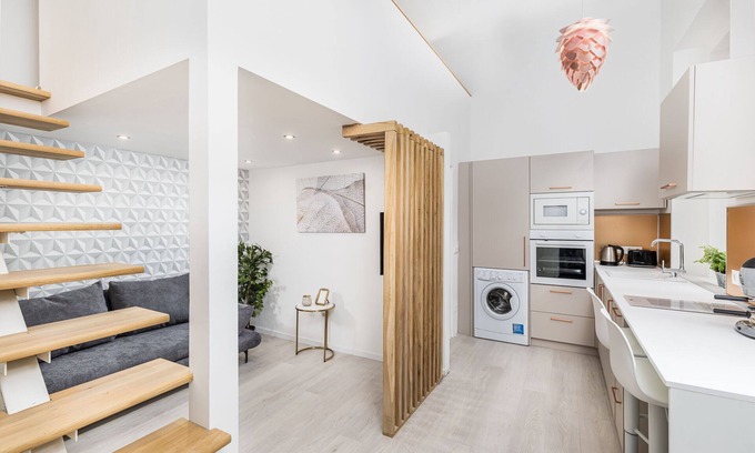 Inner City Budapest Apartment | Lovely Apartment one step from The Hungarian National Museum