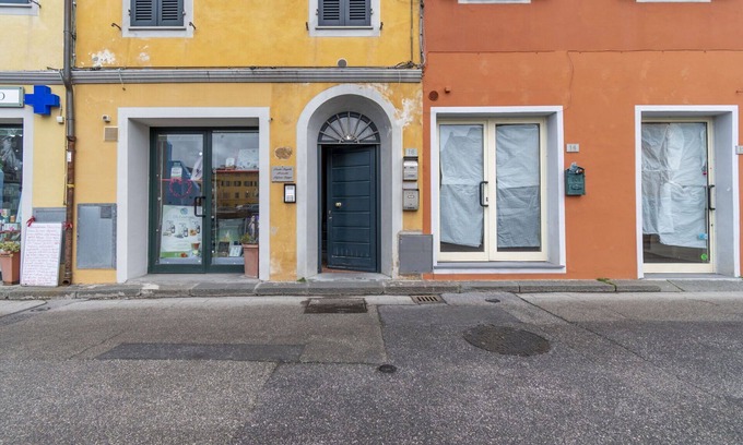 Cascine-La Croce Apartment | Lovely apartment with WIFI, A/C, TV, balcony, pets allowed and panoramic view, close to Pisa