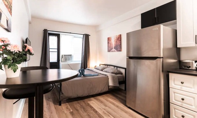 La Petite-Patrie Apartment | Lovely Brand New Studio W/ac & Balcony