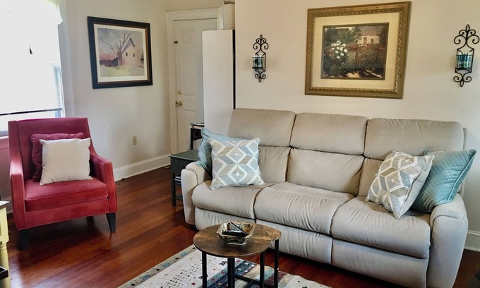 Norwood Apartment | Lovely, bright 1st fl, 1bd, fully furnished and accessorized small apartment