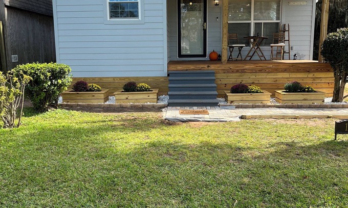 Quincy House | “Lovely” Bungalow near downtown Quincy!