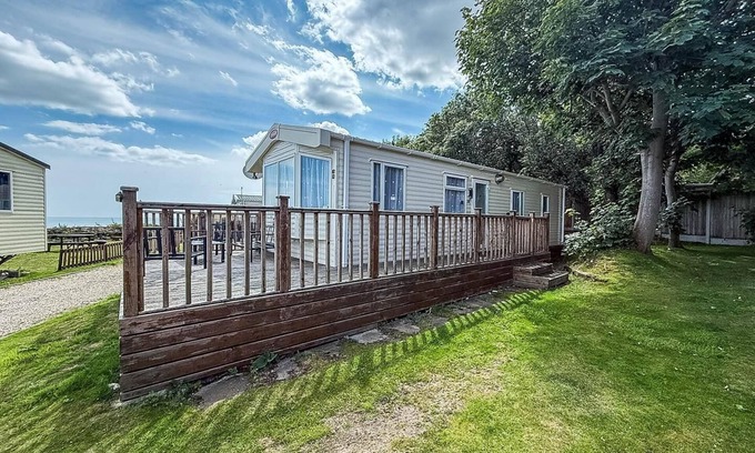 Corton House | Lovely caravan at Azure Seas nearby the beautiful beach ref 32038AZ