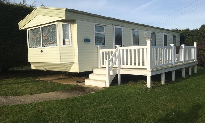 Shanklin House | Lovely Caravan in the heart of the Isle of Wight! (family owned)