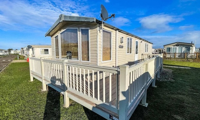 Lowestoft House | Lovely caravan with spacious decking at North Denes in Suffolk, ref 40134ND