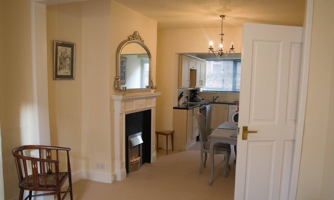 Exeter House | Lovely, comfortable 3 bedroom Victorian Terraced House in downtown location