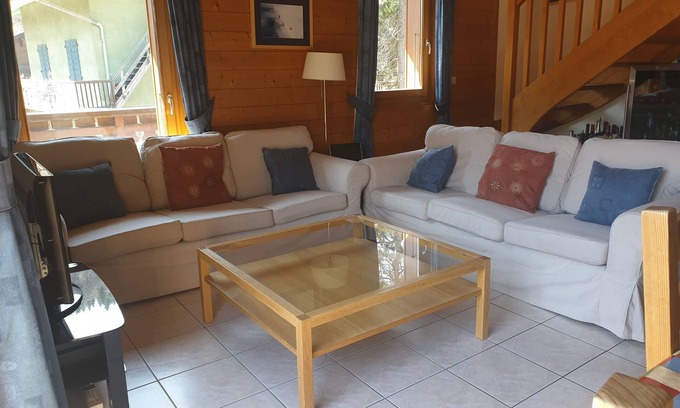Morzine Apartment | Lovely comfortable apartment near the centre of Morzine with big balcony.