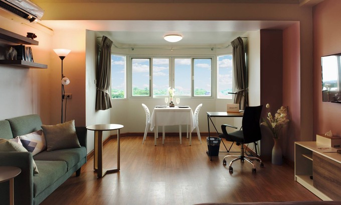 Nimman Apartment | Lovely, Cosy and Bright Studio on Nimman rd. w. computer desk & Panoramic view !