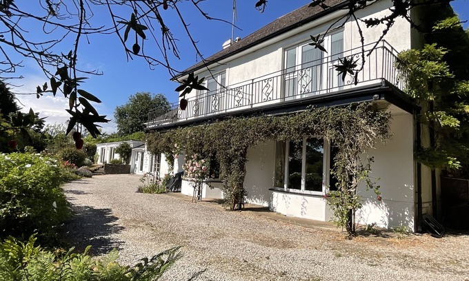 Bugford House | Lovely Country House with its own large Indoor Swimming Pool