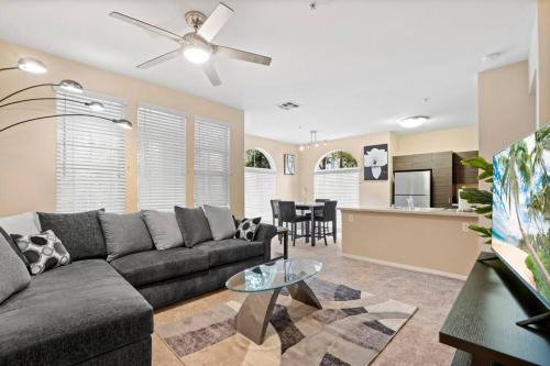 Orange Apartment | Lovely & coxy 2BR/2BA! 5MIN to Disney!