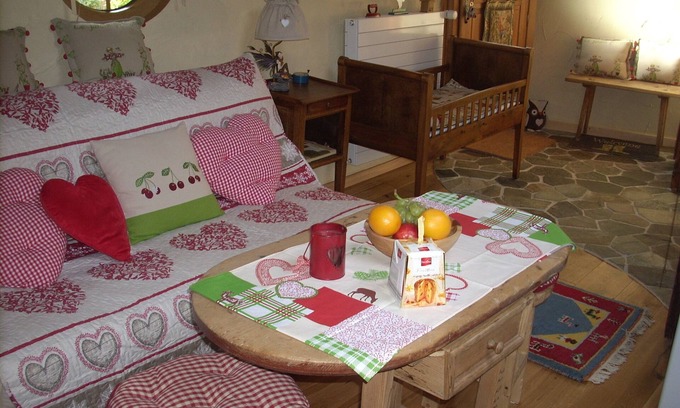 Ollon Apartment | Lovely cozy studio Bed & Arts "The Dream Workshop"