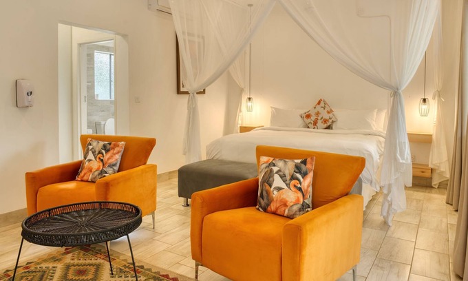 Victoria Falls Apartment | Lovely deluxe with kitchenette and outdoor pool - 2146